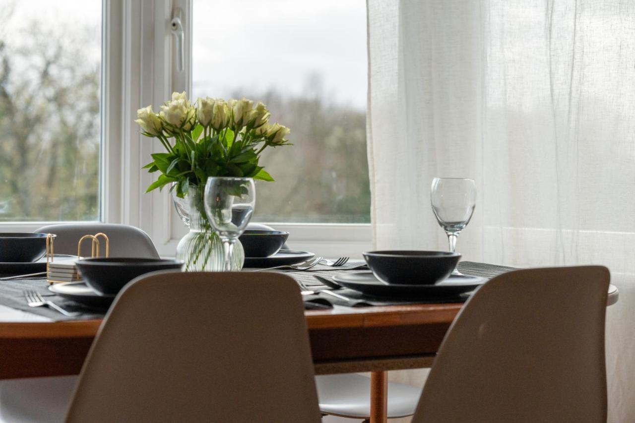 Entire Home In Streatham With Lovely Views & Ultra Fast Wi-Fi Norbury  Exteriör bild